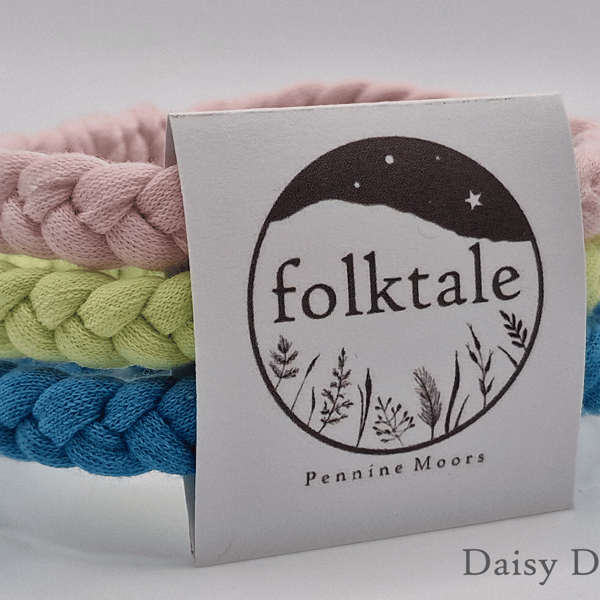 Daisy - Handmade Recycled Cotton Yarn Bracelet - Size Medium - Limited Edition