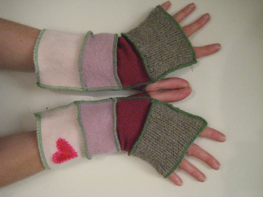 gLOVE Ra upcycled wristwarmers
