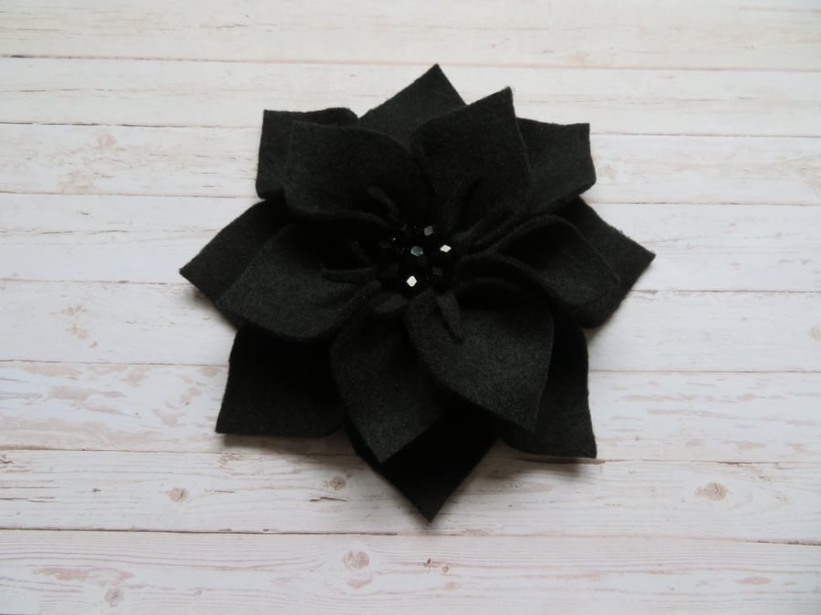 Black Vintage Handmade Felt Flower & Pearl Crystal Hair Clip
