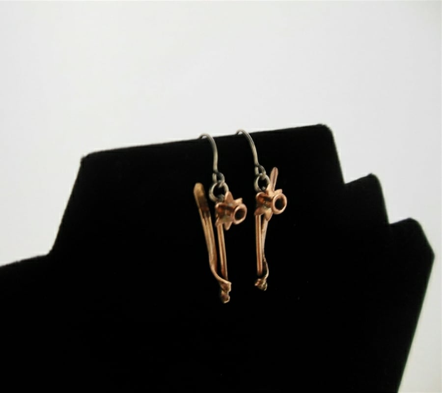 Dainty daffodil dangle earrings