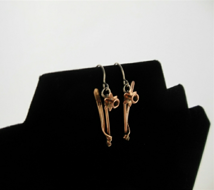 Dainty daffodil dangle earrings