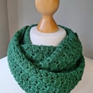 Lacy infinity circle scarf in wool and silk blend. Colour Ivy