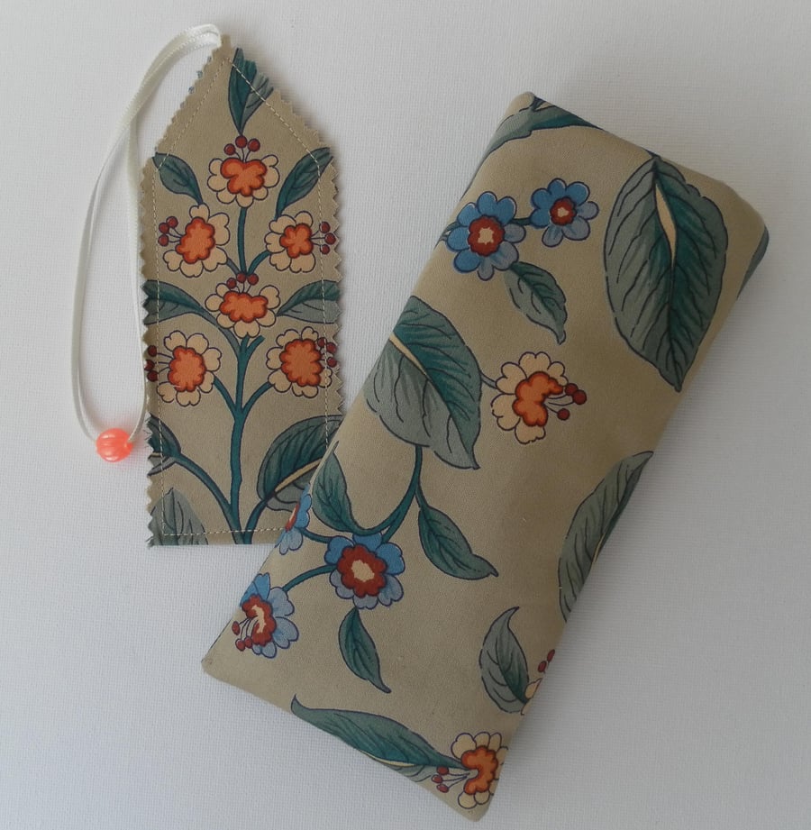  Glasses case and bookmark set, green and floral