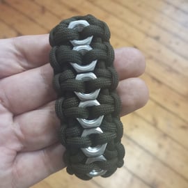 Hexagonal paracord bracelet