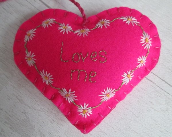 'Loves me' Hot Pink Felt Heart with Hand Embroidered Daisy Chain