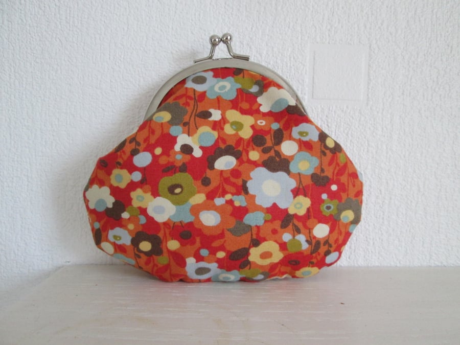 Coin purse with clasp 