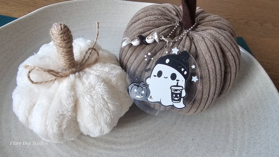 Handmade Acrylic Halloween Ghost & Gonk Keyrings