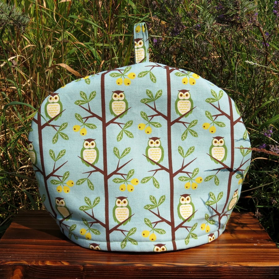 A tea cosy suitable for a 4 - 6 cup teapot.