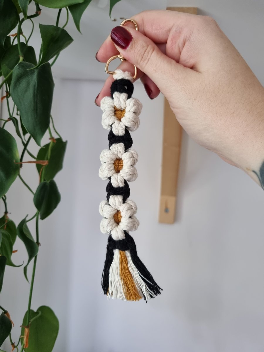 Macrame Daisy Chain Keyring - Jet Black