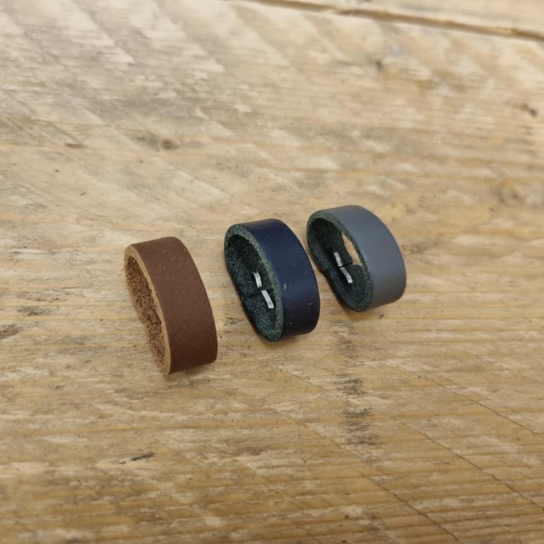 X2 Genuine Leather Belt LoopsKeepers, 25mm. NavyGreyBrown