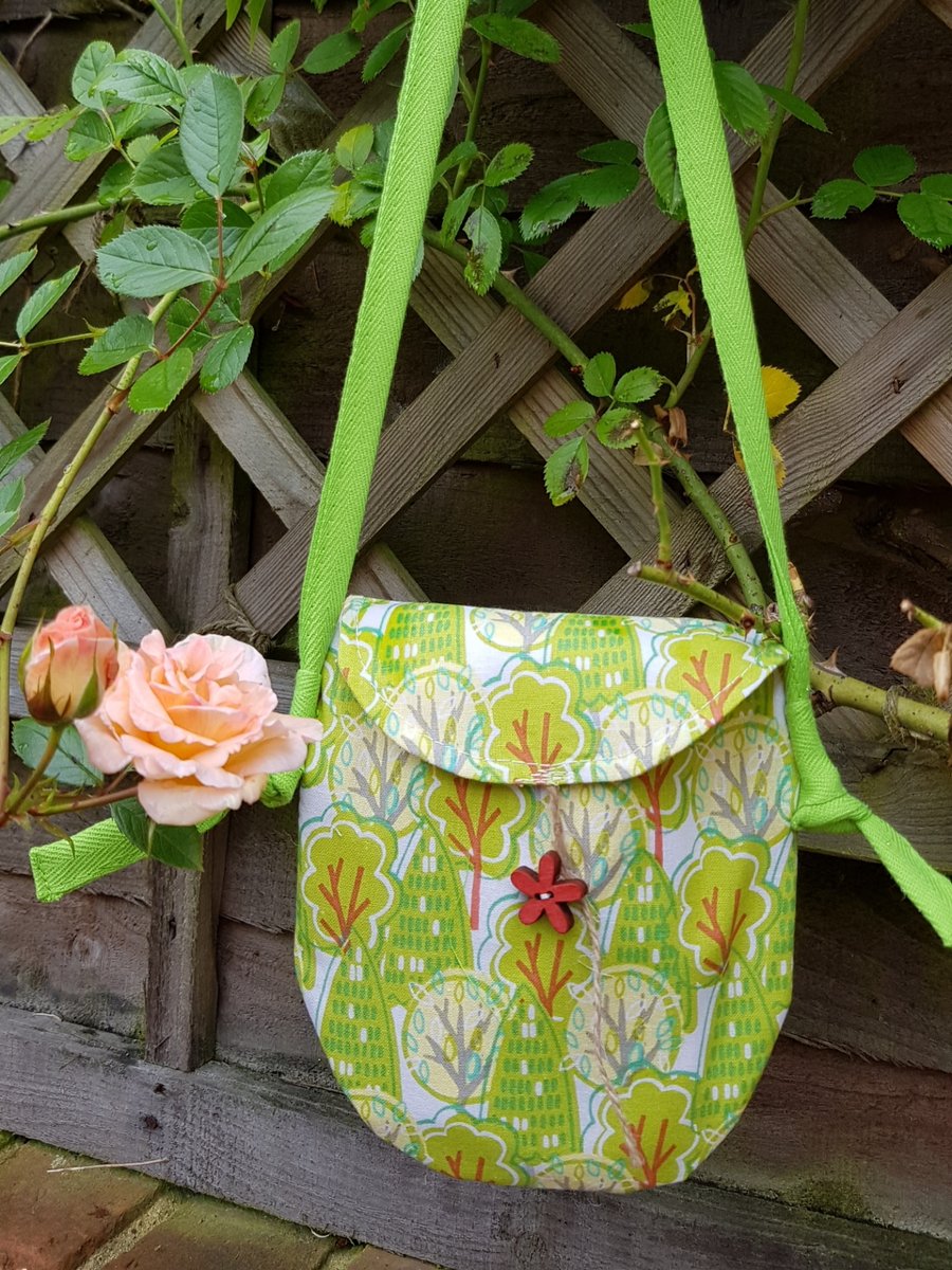 Gift for child: crossbody bag with tree leaf ID swatch, notebook & pencil
