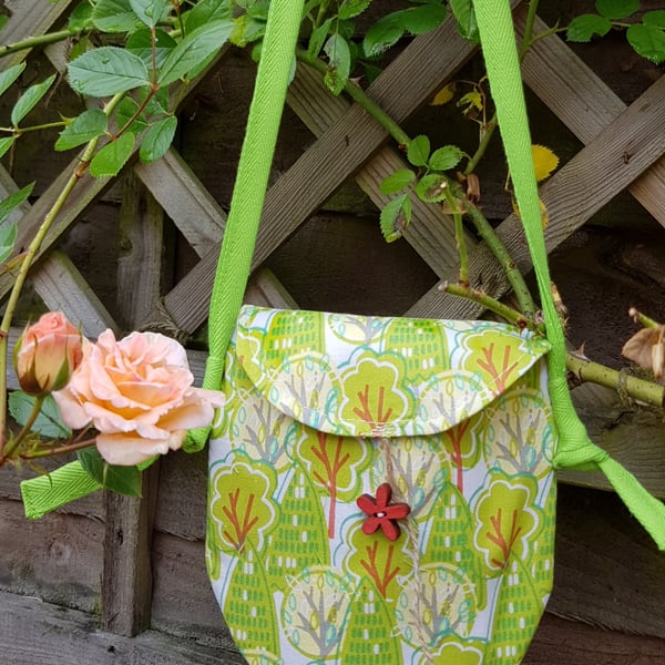 Gift for child: crossbody bag with tree leaf ID swatch, notebook & pencil