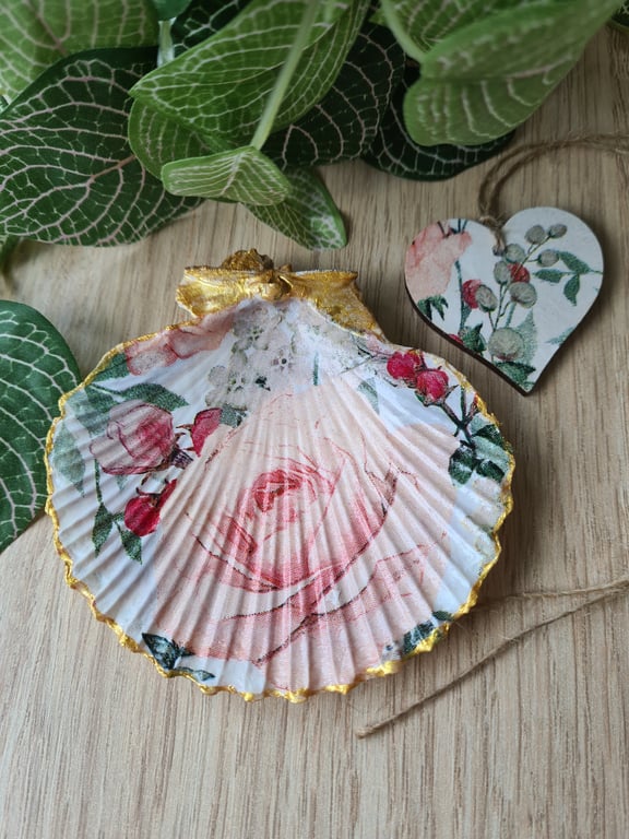 Scallop shell rose small trinket dish with gift tag home decor