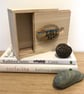 WOODEN TRINKET BOX EMBELLISHED WITH CERAMIC HANDLE FEATURING STANDING STONES - Image 6