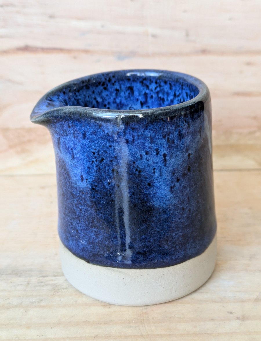 Diddy blue wavy jug