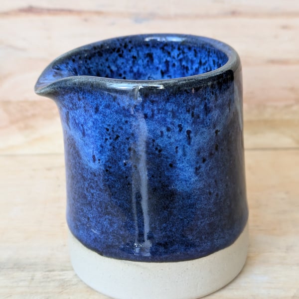 Diddy blue wavy jug