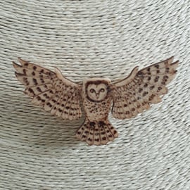 Pyrography barn owl brooch