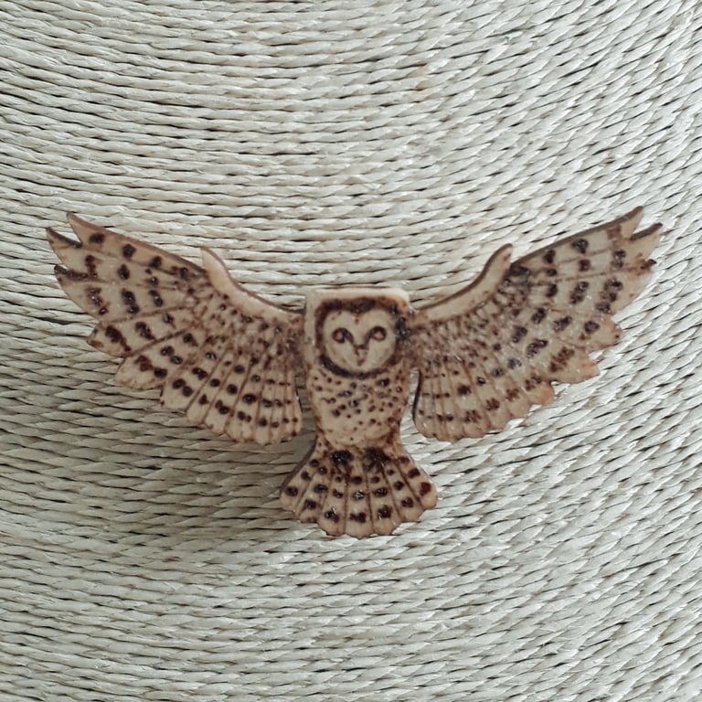 Pyrography barn owl brooch