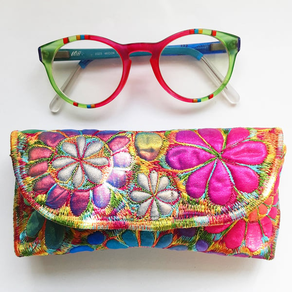 3D Glasses case Free Machine Embroidery 