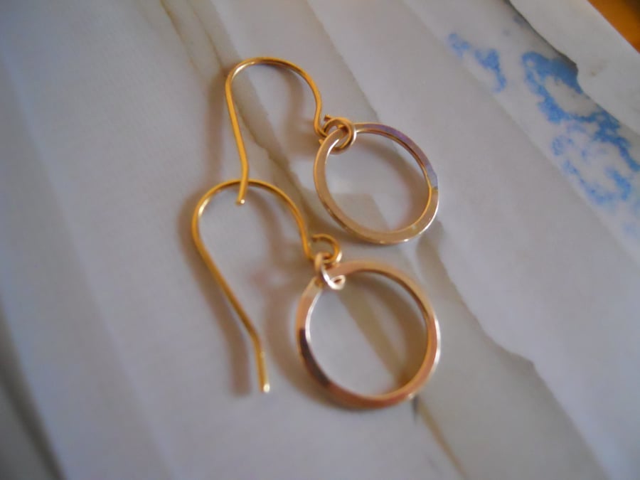 14kt gold circle Earrings