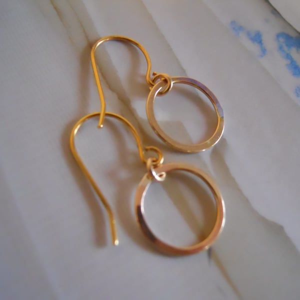 14kt gold circle Earrings