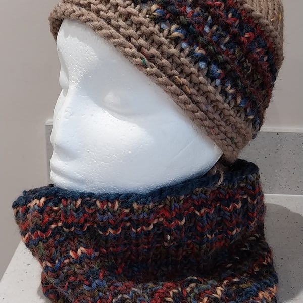 Handknit chunky wool hat and cowl set blue rust
