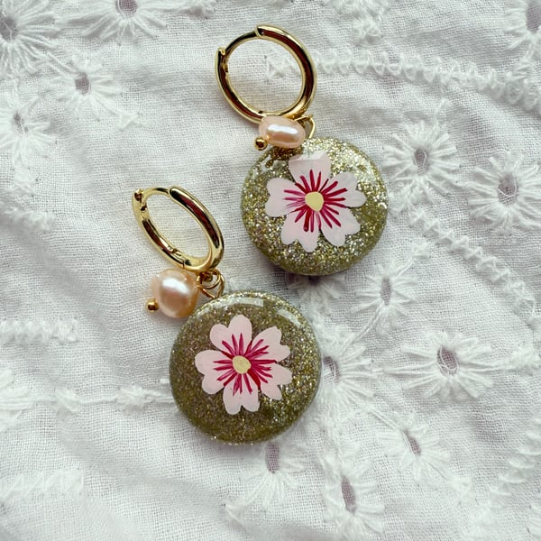 Pastel Pink Flower Gold Glitter Pearl Huggie Hoop Earrings - FREE SHIPPING