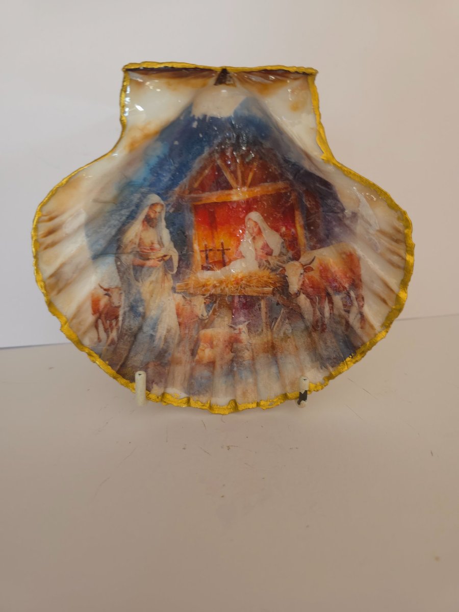 Image of Mary and Joseph decoupage shell