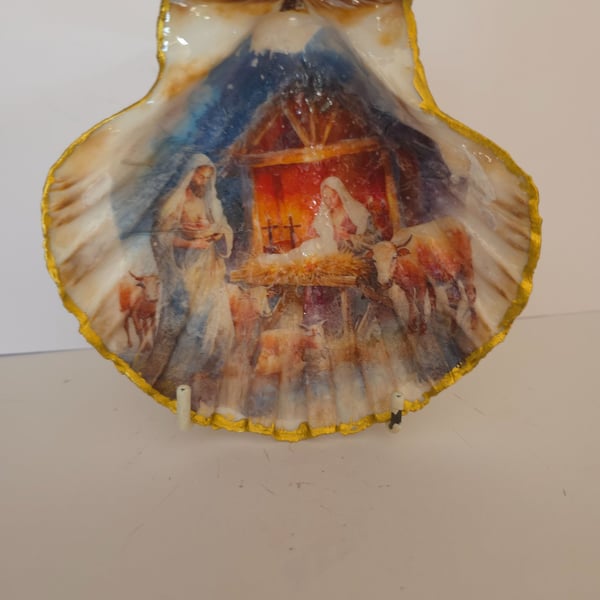 Mary and Joseph decoupage shell