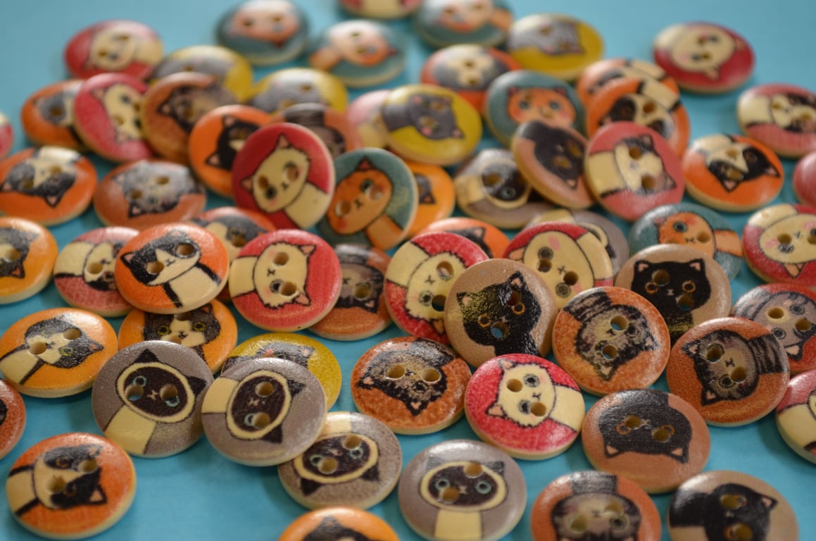 15mm Wooden Cat Buttons Random Mix 10pk Pussy Kitten Kitty (SCT1)