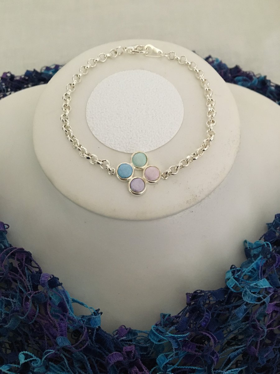 Pretty Bracelet with 4 Colour Rounds as the Centrepiece
