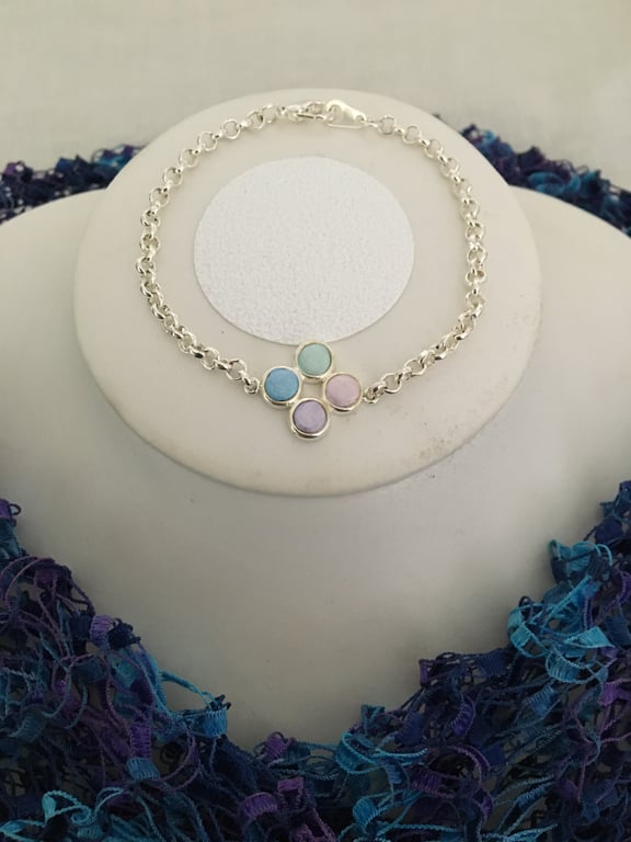 Pretty Bracelet with 4 Colour Rounds as the Centrepiece
