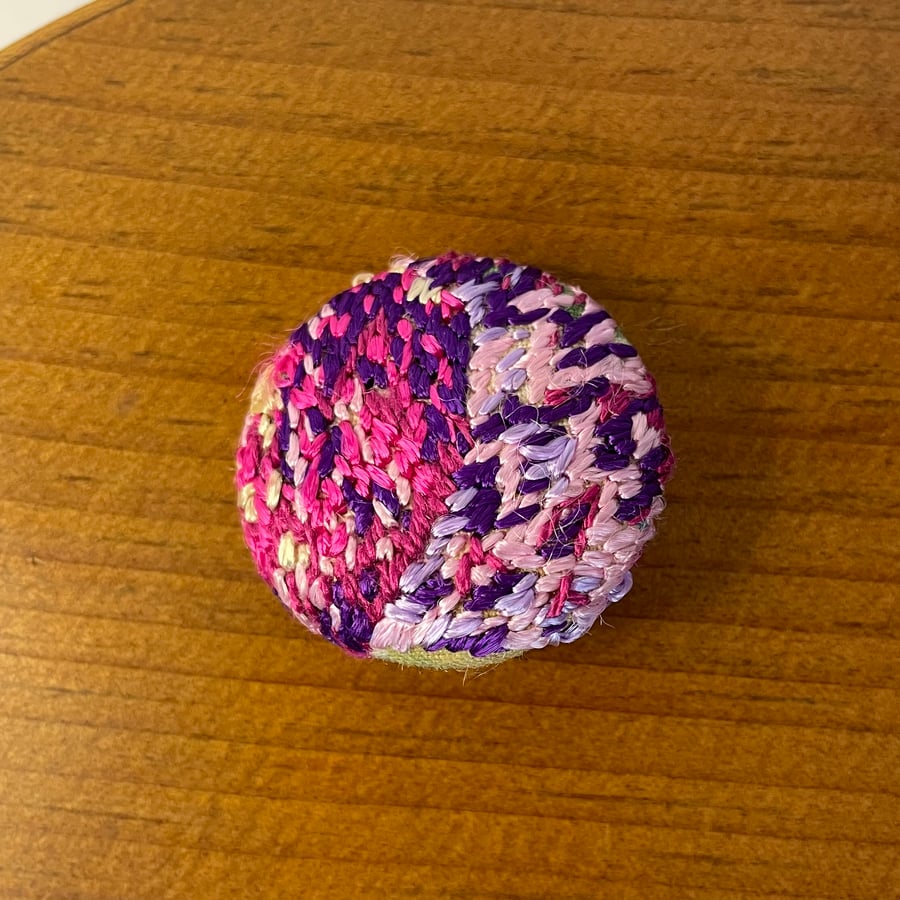 Hand embroidered button 