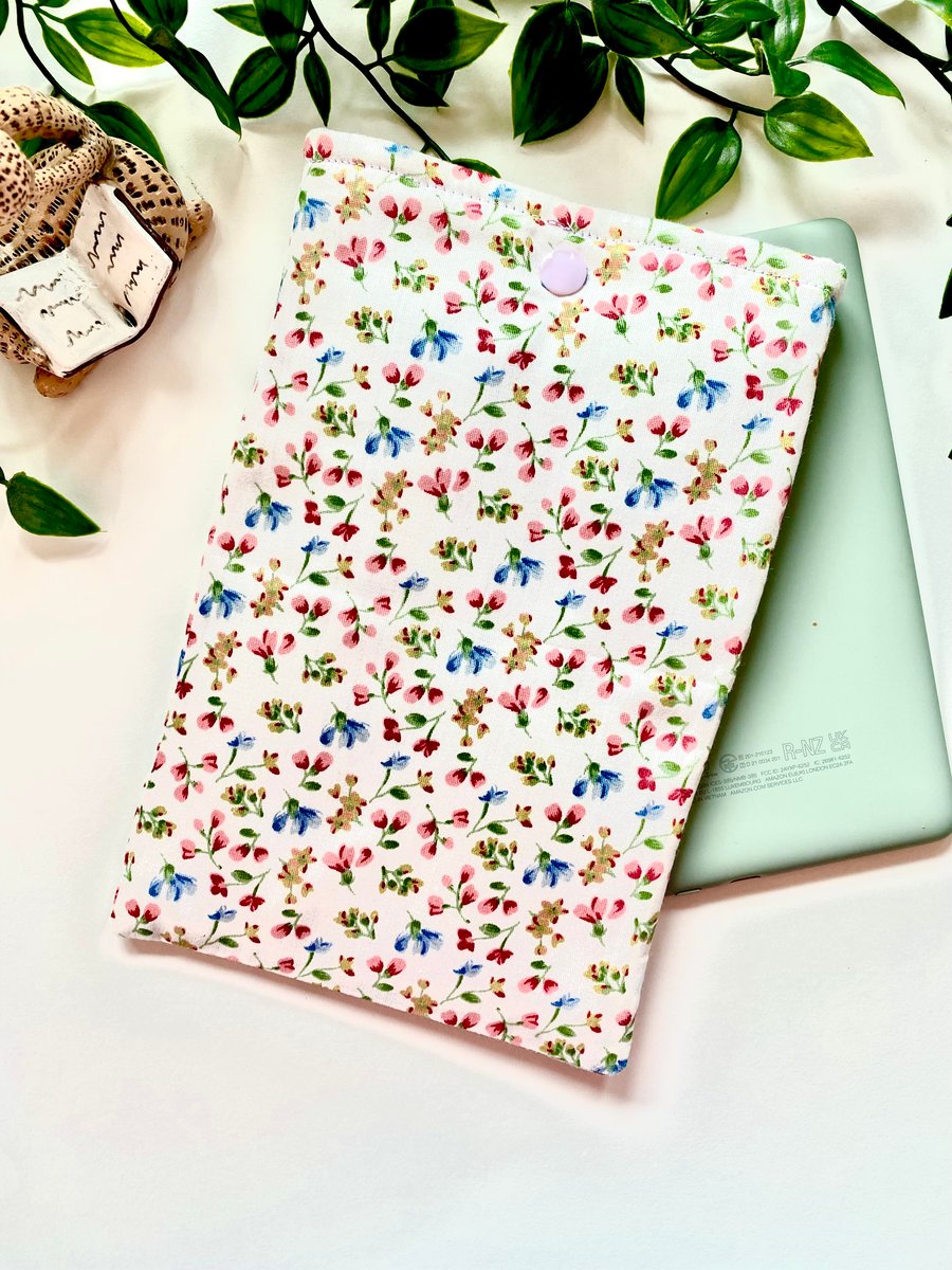 Handmade Ditsy floral Kindle Sleeve, E-reader pouch, Fabric Sleeve, Kindle Case