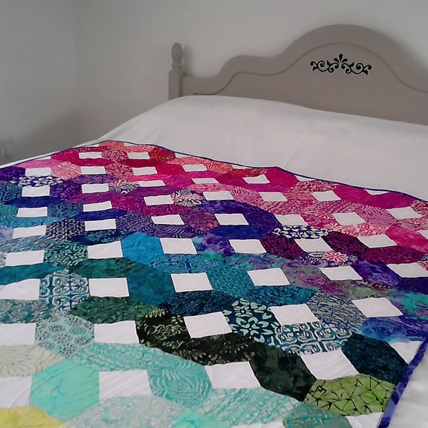 HANDMADE QUILTED THROW - Spectrum