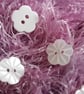 11.5mm 18L Pearl Effect Flower Shaped Laser Etched Buttons
