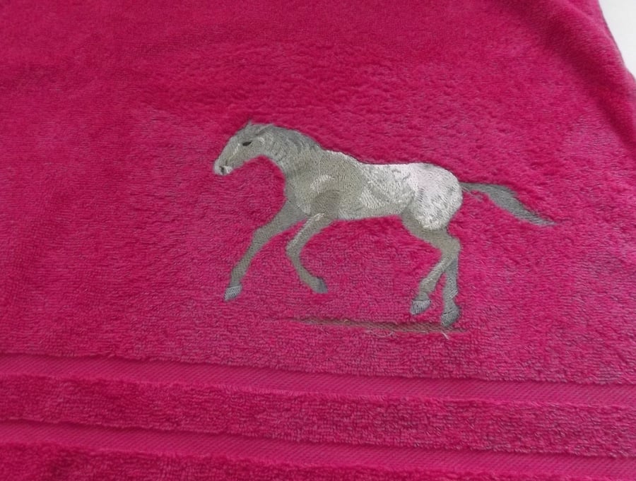 Apaloosa Horse Embroidered Bath Towel. Fuchsia Pink, T18