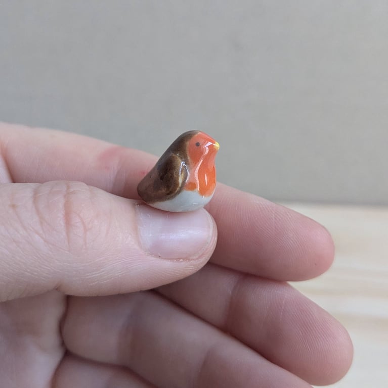 Summer Seconds Mini ceramic robin figurine 