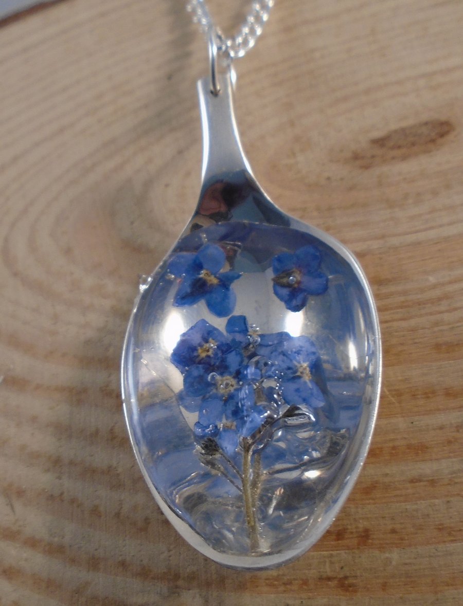 Upcycled Silver Plated Spoon Necklace with Forget Me Not in Resin SPN041907