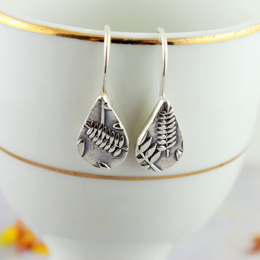 Silver fern leaf print earrings 