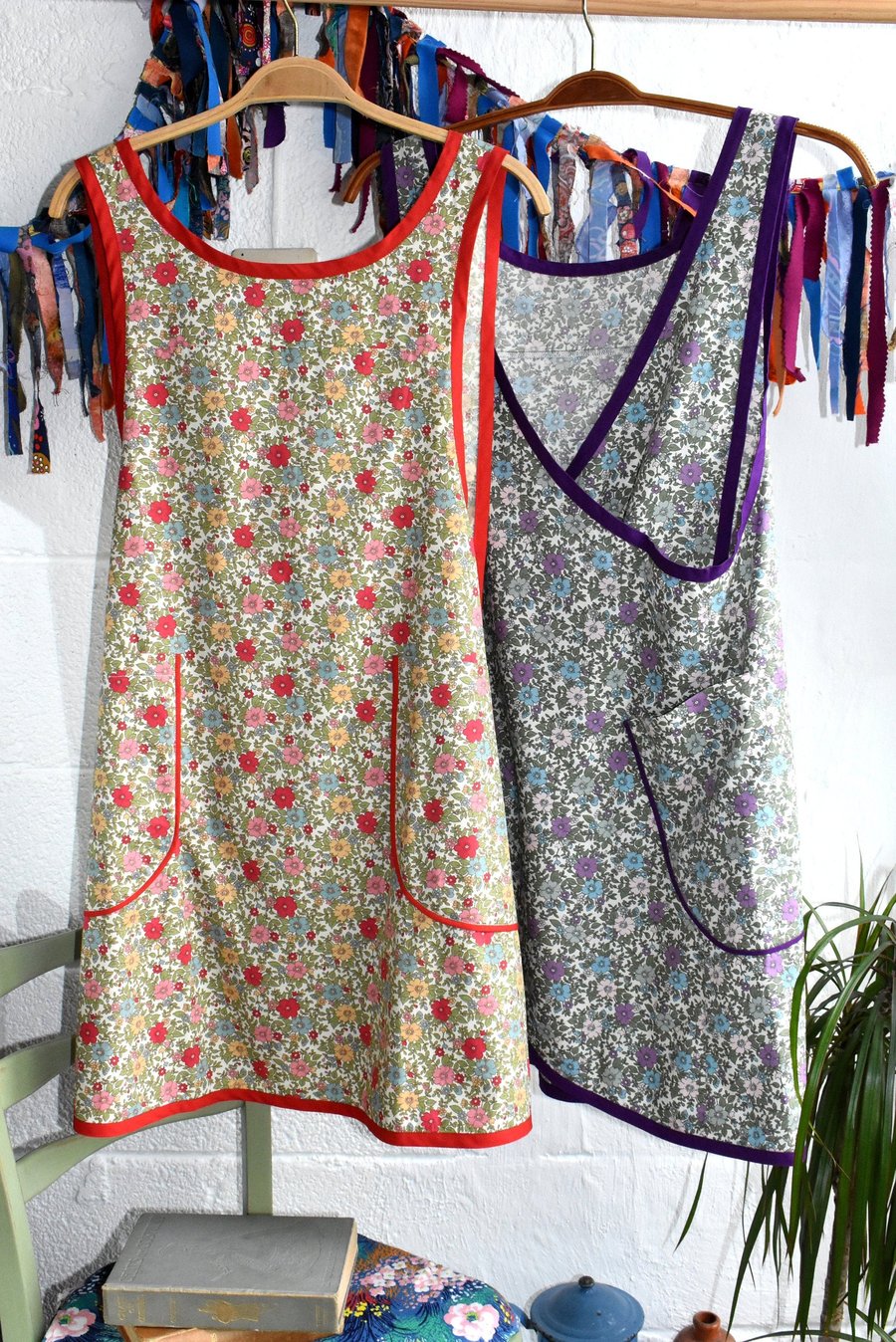 Cute Retro Granny Chic Ditsy Floral Kitsch Cross Over Back Apron Dress 