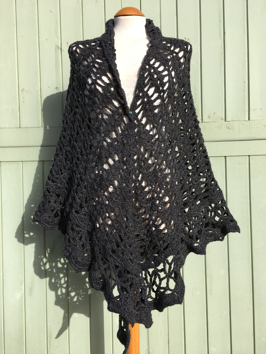 Anthracite Grey Triangular Lace Shawl 