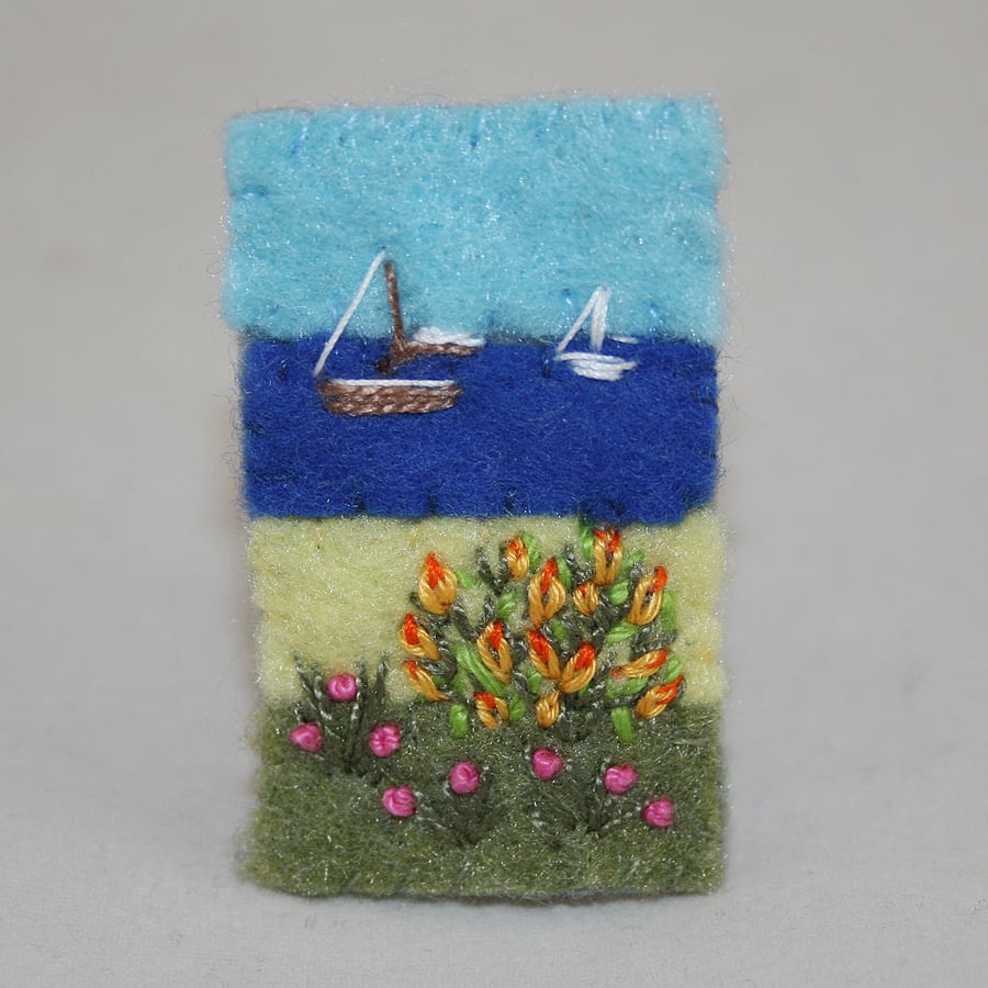 Embroidered Felt Brooch - Summer Seaside