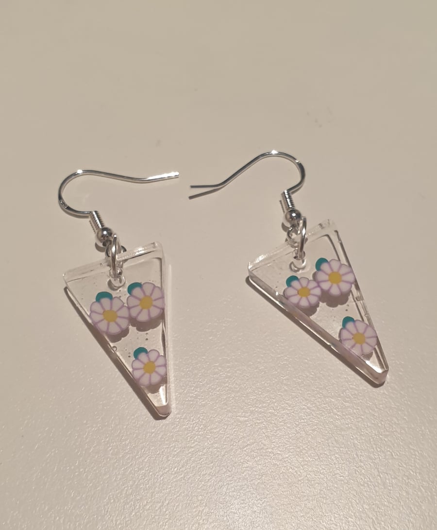 Triangle daisy flower resin earrings