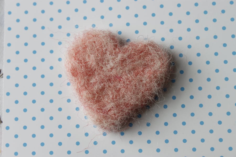 Needle felted heart brooch - dusky pink