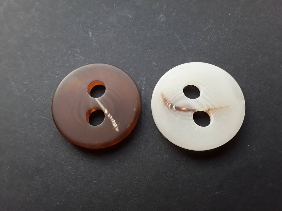 30mm (48L) 1 & 2 10" polyester horn button