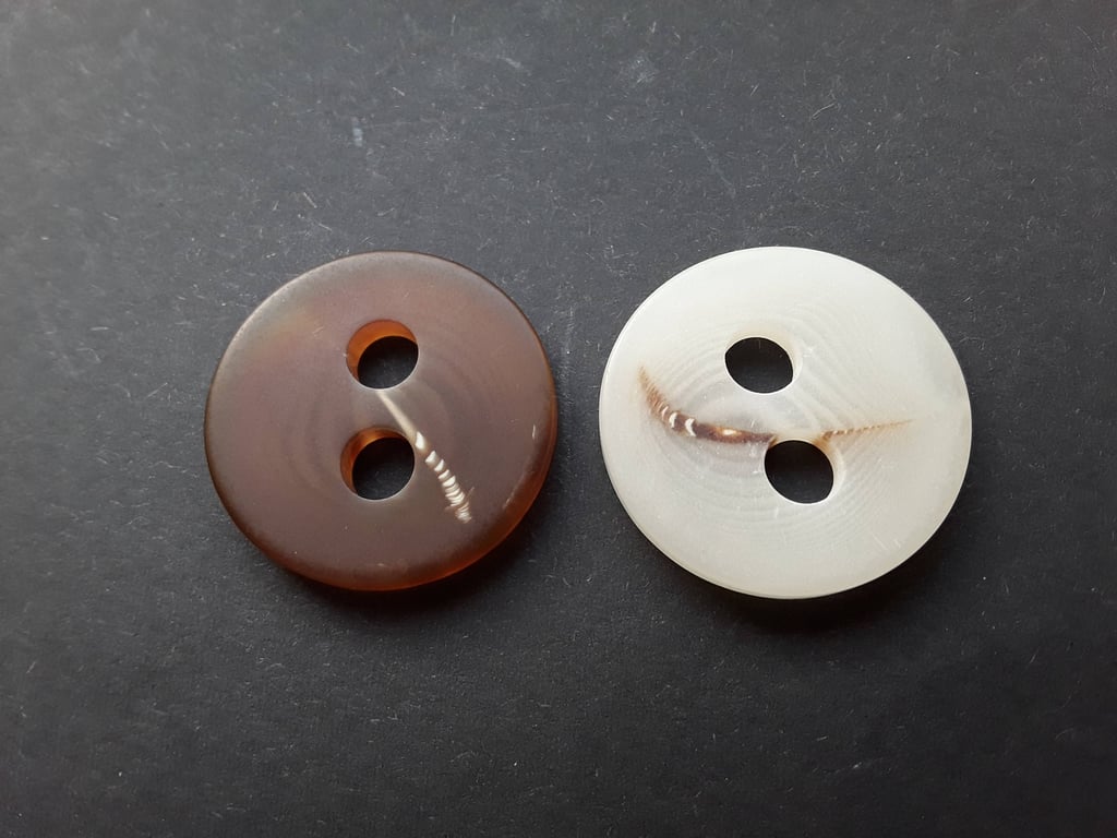 30mm (48L) 1 & 2 10" polyester horn button