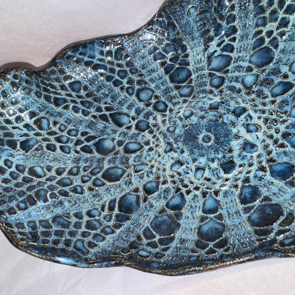Flowing blue lace bowl 