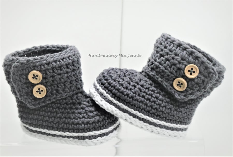 Crochet babies booties, gender neutral colours, crochet baby slippers