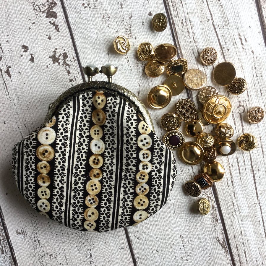 Button & Lace Designed Clasp Coin Purse 